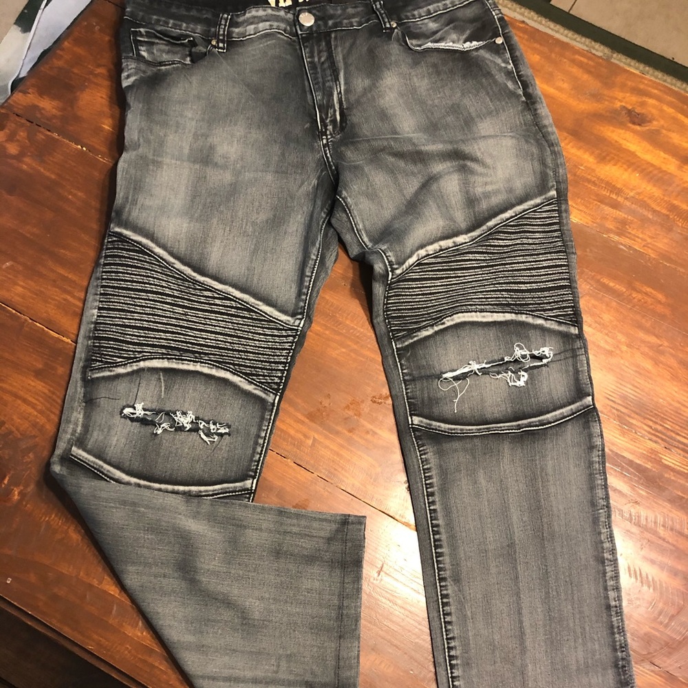 Black Capris